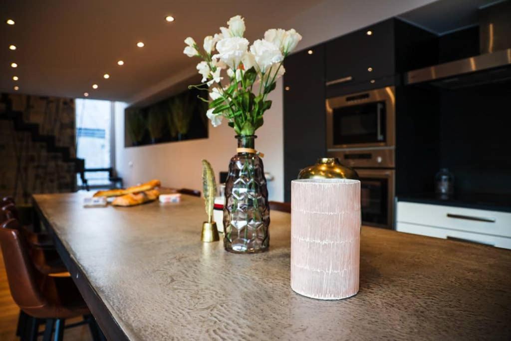 Amazon Corten Marche-en-Famenne Esterno foto