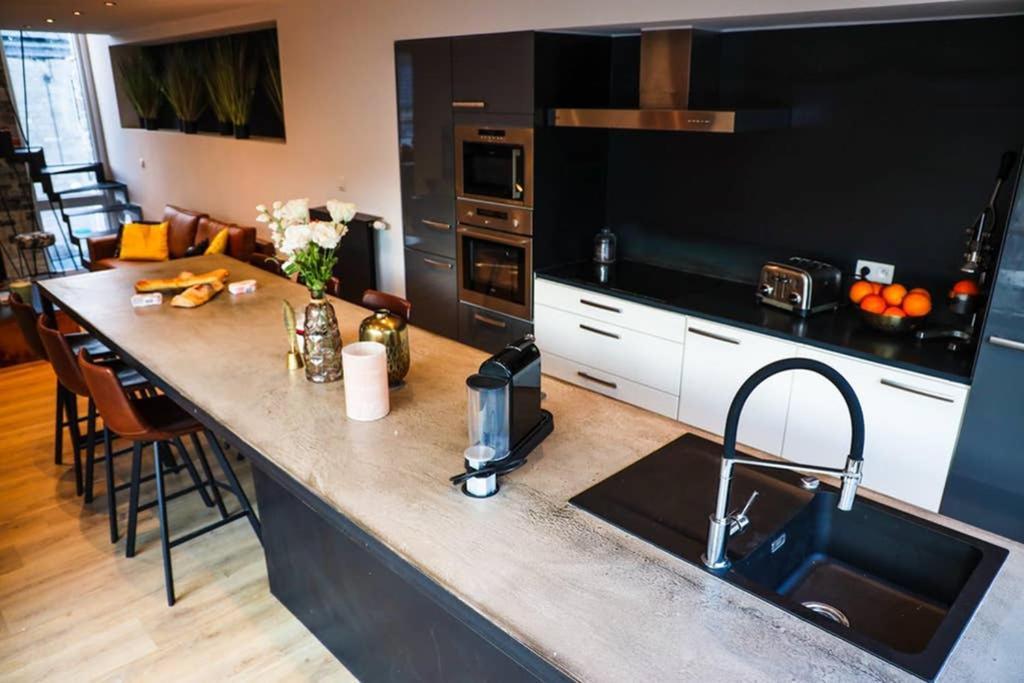 Amazon Corten Marche-en-Famenne Esterno foto