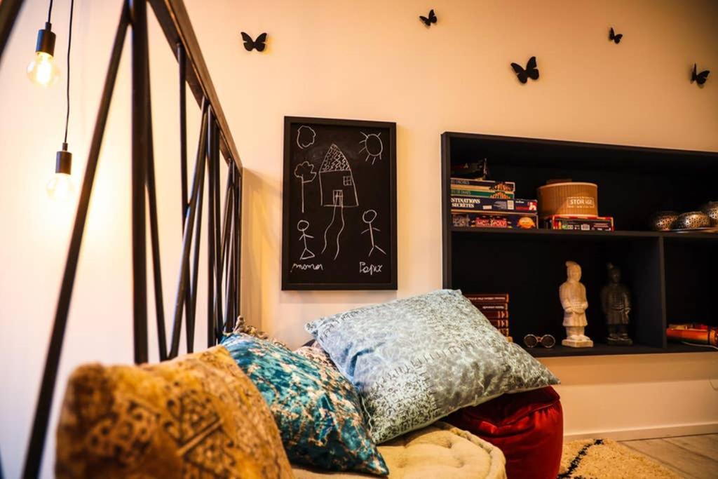 Amazon Corten Marche-en-Famenne Esterno foto